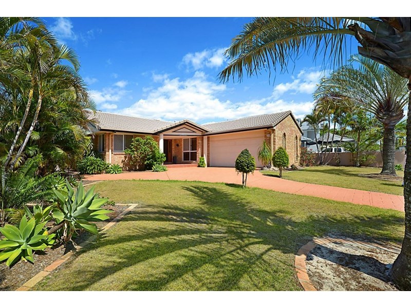 17 Martinique Way, Clear Island Waters QLD 4226