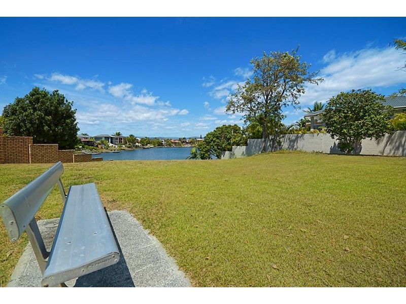 17 Martinique Way, Clear Island Waters QLD 4226