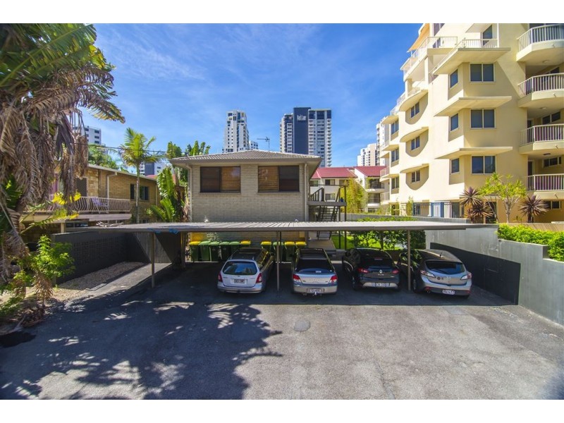 9 Cronin Avenue, Main Beach QLD 4217