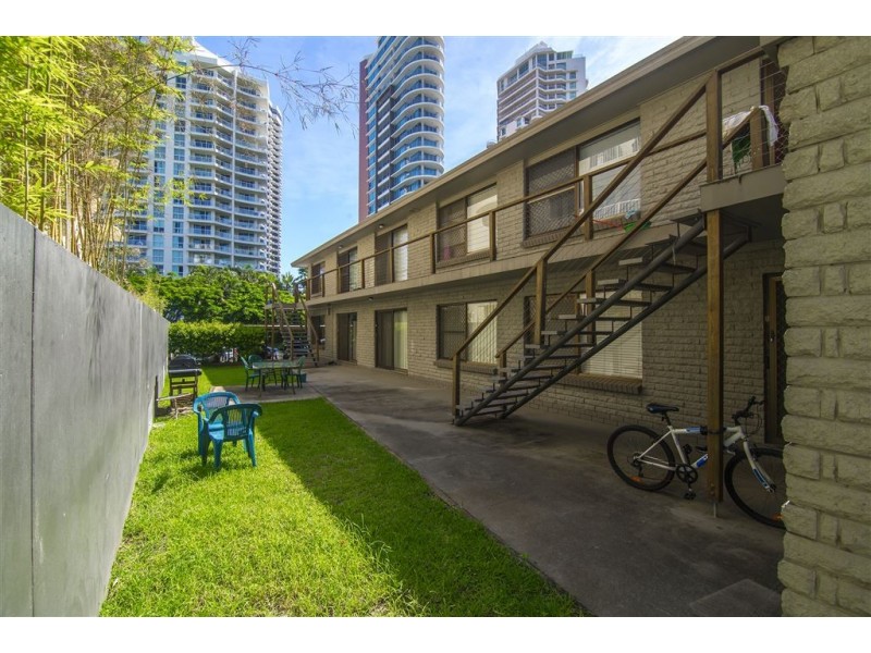 9 Cronin Avenue, Main Beach QLD 4217