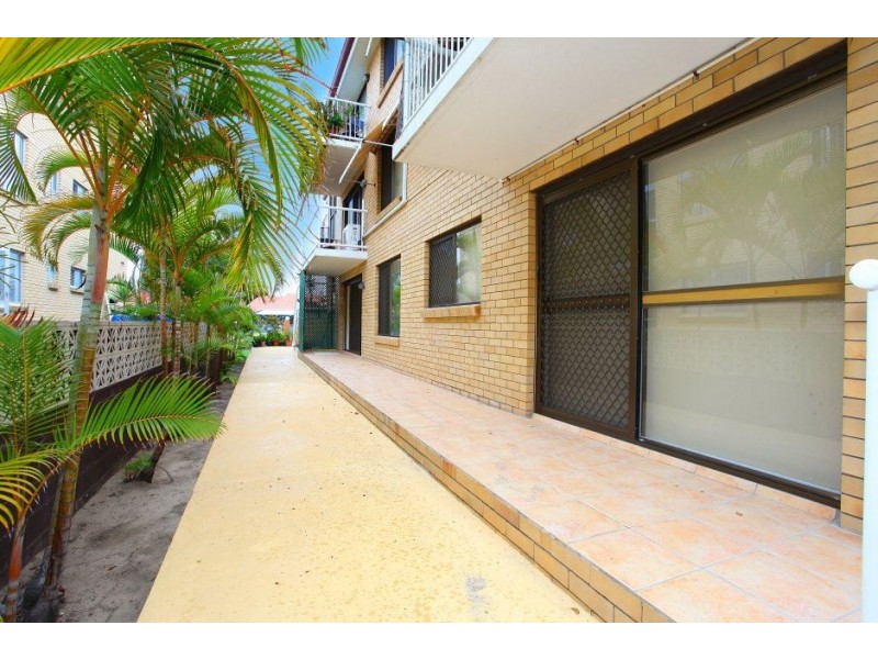 2/11 Armrick Avenue, Broadbeach QLD 4218