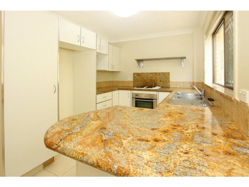 2/11 Armrick Avenue, Broadbeach QLD 4218