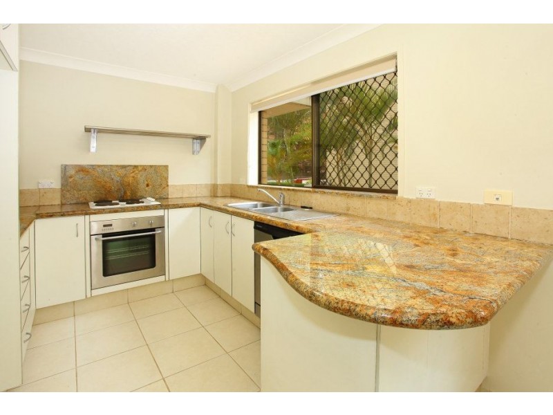 2/11 Armrick Avenue, Broadbeach QLD 4218