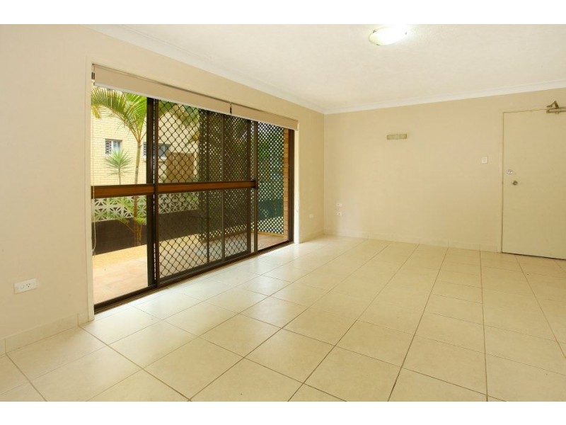 2/11 Armrick Avenue, Broadbeach QLD 4218