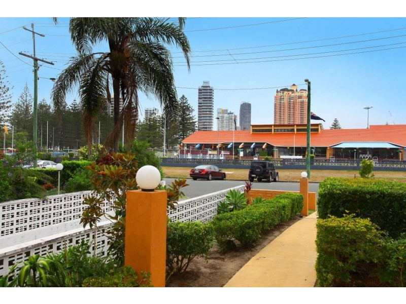 2/11 Armrick Avenue, Broadbeach QLD 4218