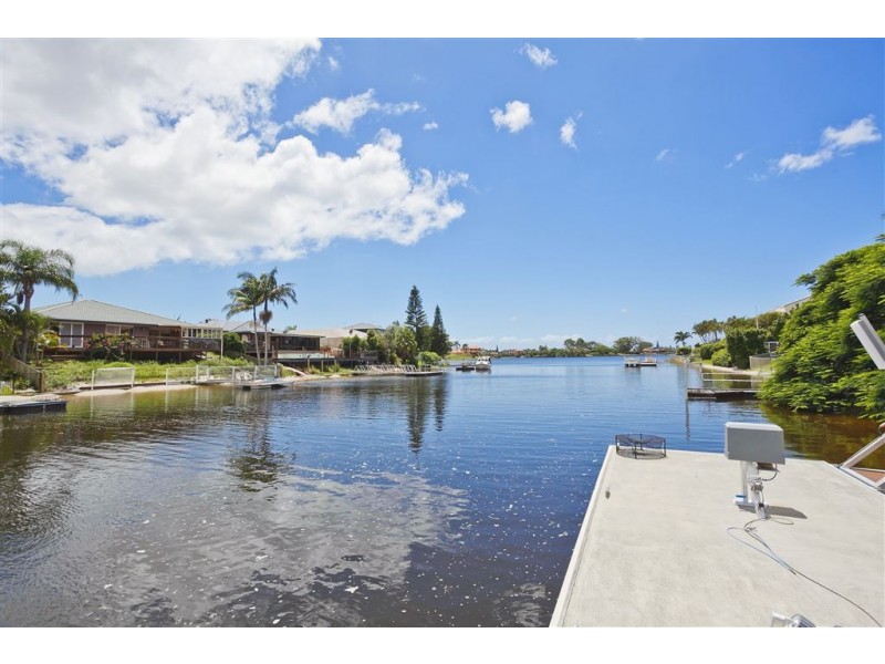 12 Winch Court, Mermaid Waters QLD 4218