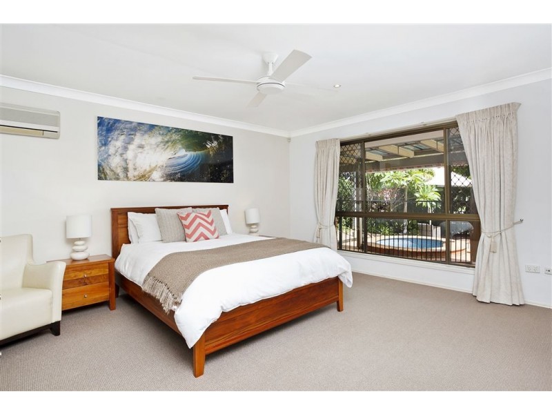 12 Winch Court, Mermaid Waters QLD 4218