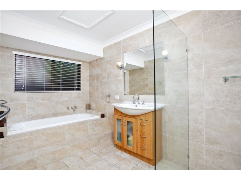 12 Winch Court, Mermaid Waters QLD 4218