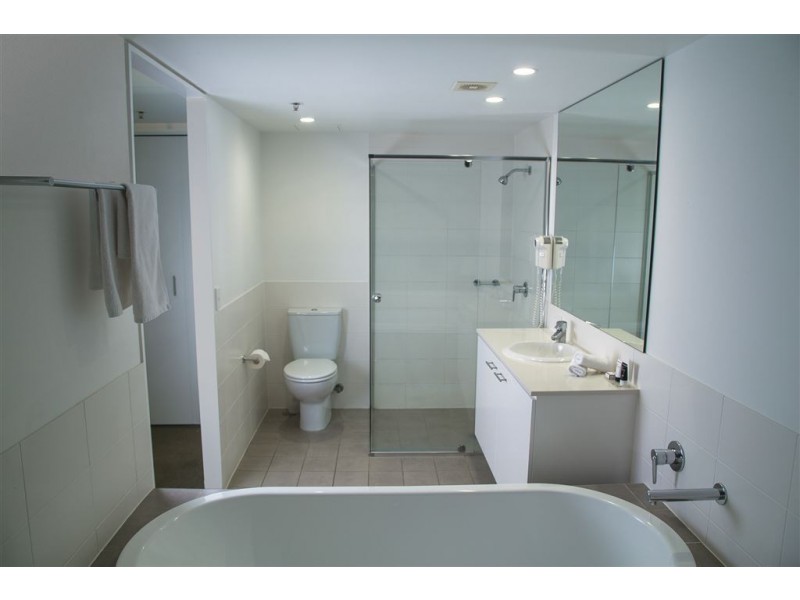 2003/33 T E Peters Drive, Broadbeach Waters QLD 4218