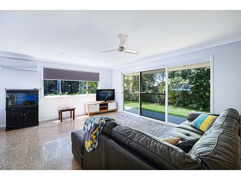 162 Monaco Street, Broadbeach Waters QLD 4218