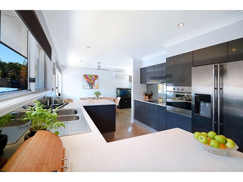 162 Monaco Street, Broadbeach Waters QLD 4218