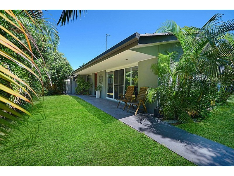 162 Monaco Street, Broadbeach Waters QLD 4218