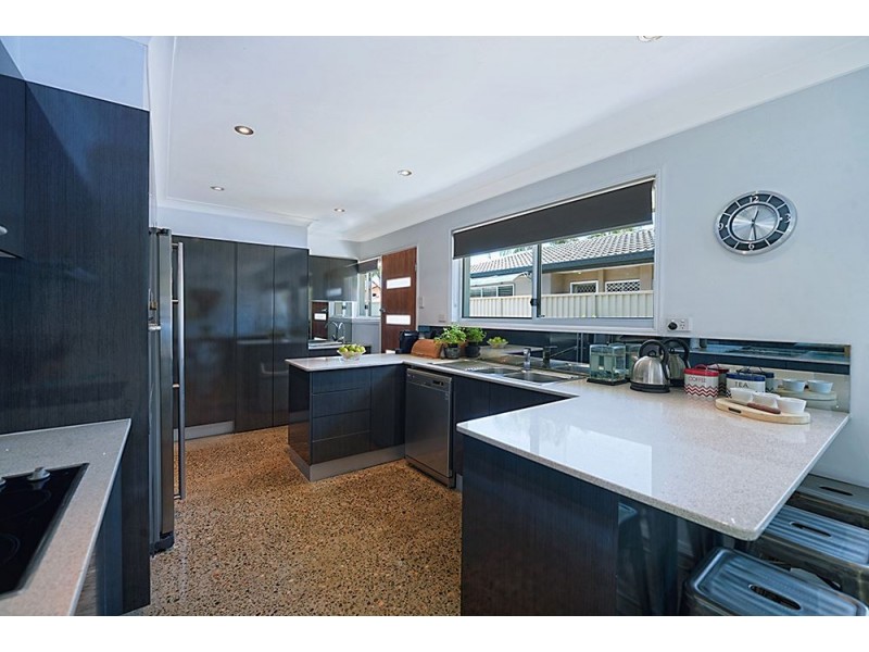 162 Monaco Street, Broadbeach Waters QLD 4218