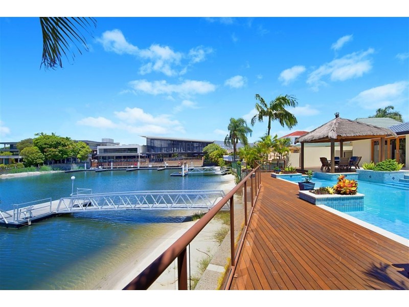 10 St Andrews Avenue, Isle Of Capri QLD 4217