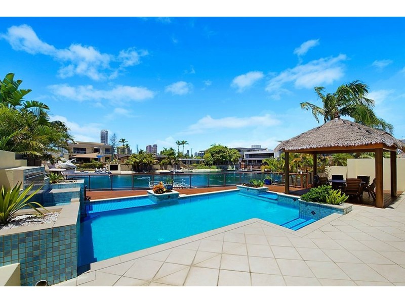 10 St Andrews Avenue, Isle Of Capri QLD 4217