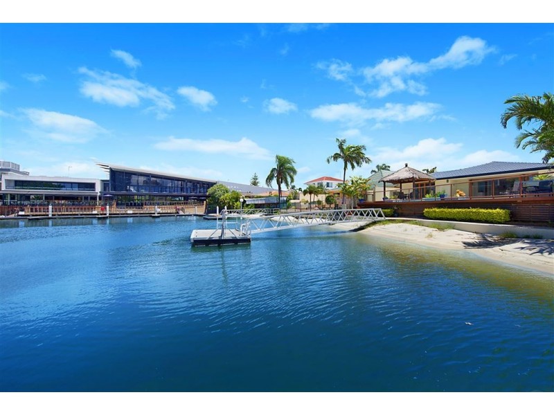 10 St Andrews Avenue, Isle Of Capri QLD 4217