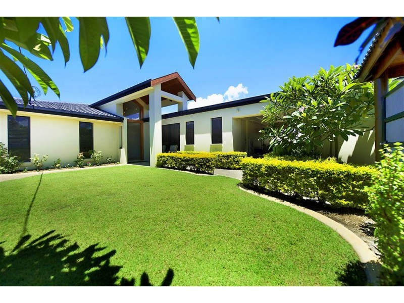 10 St Andrews Avenue, Isle Of Capri QLD 4217