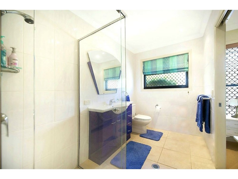 10 St Andrews Avenue, Isle Of Capri QLD 4217