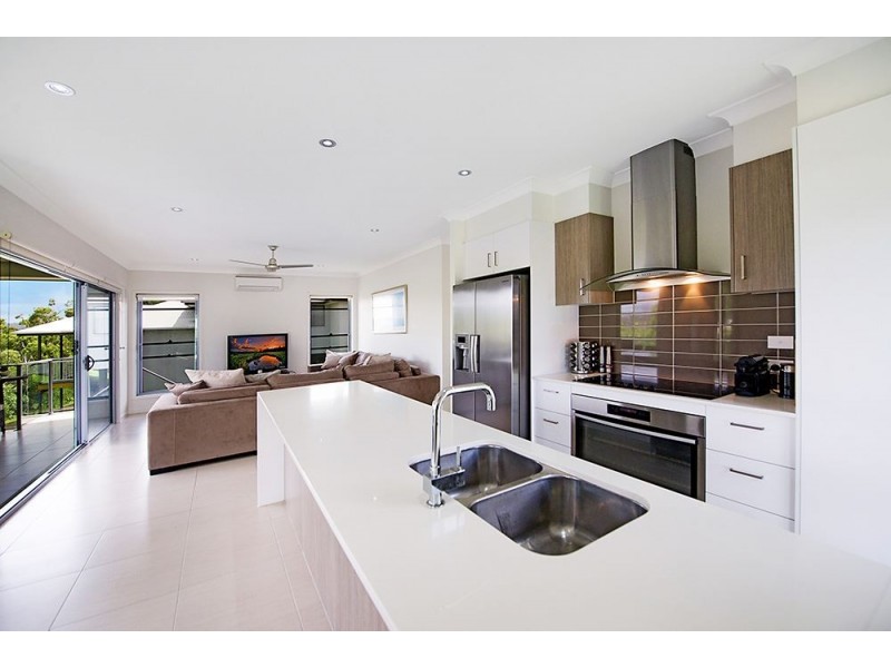 18 John Francis Drive, Carrara QLD 4211