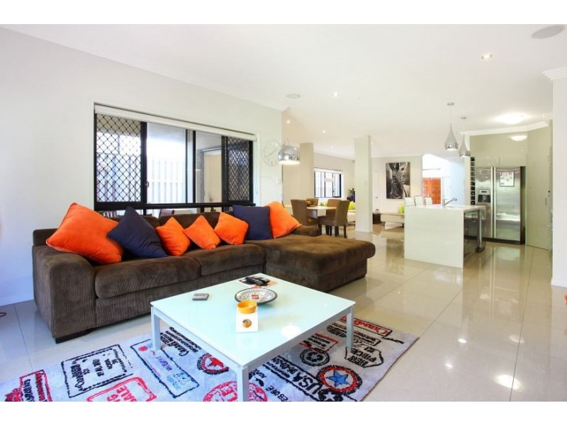 10 Meron Street, Southport QLD 4215