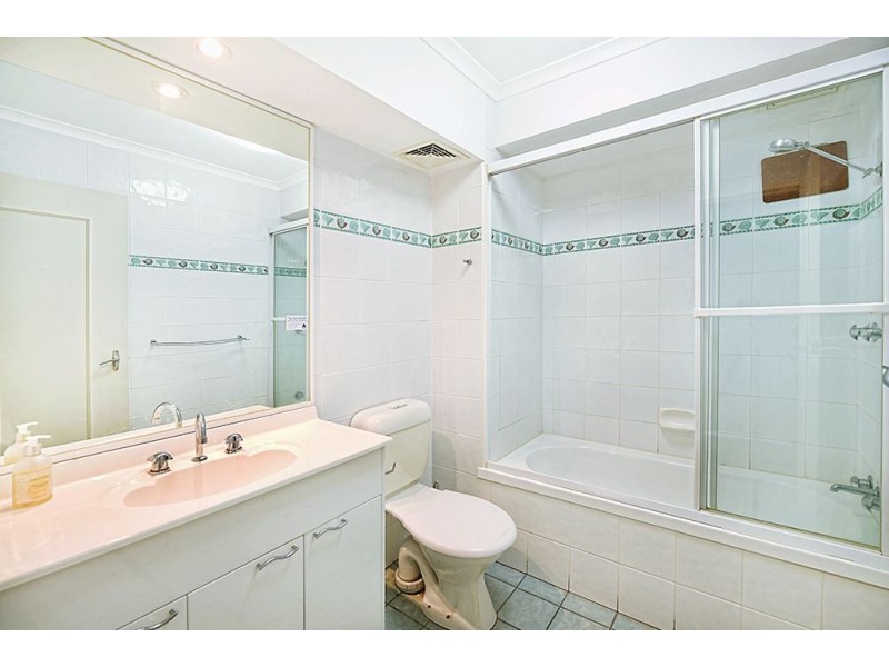 33 Thornton Street, Surfers Paradise QLD 4217