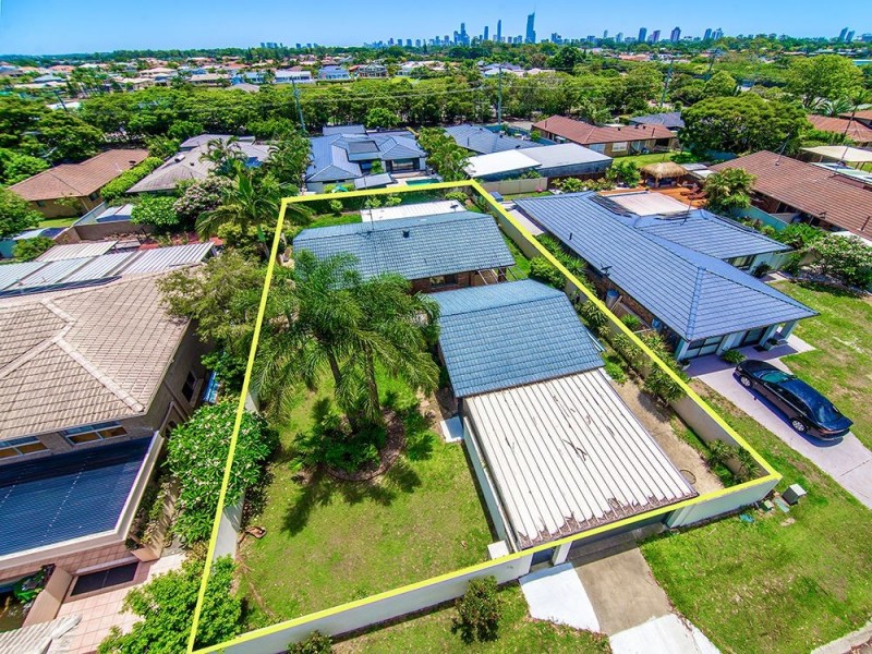 24 Hokitika Street, Broadbeach Waters QLD 4218