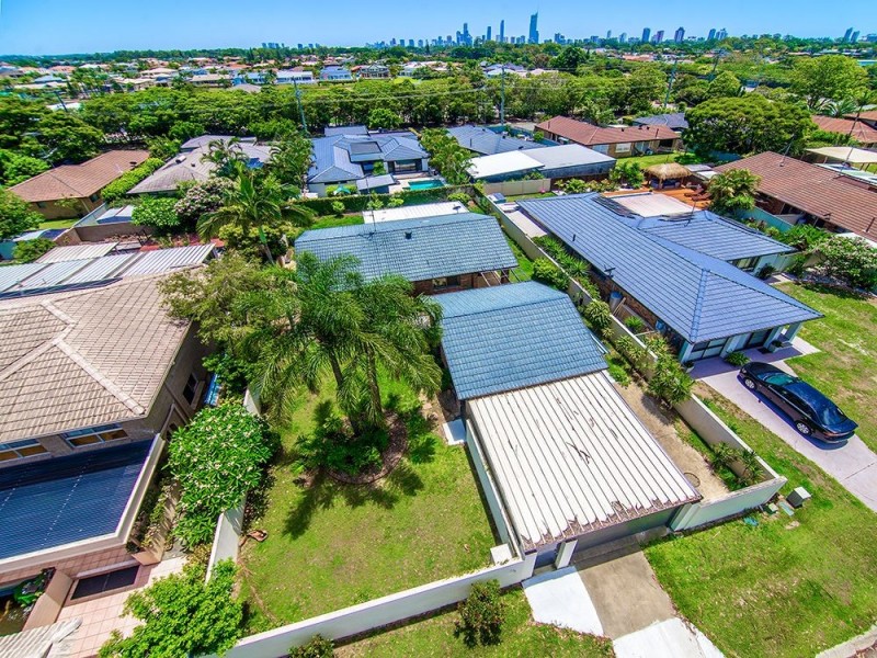 24 Hokitika Street, Broadbeach Waters QLD 4218