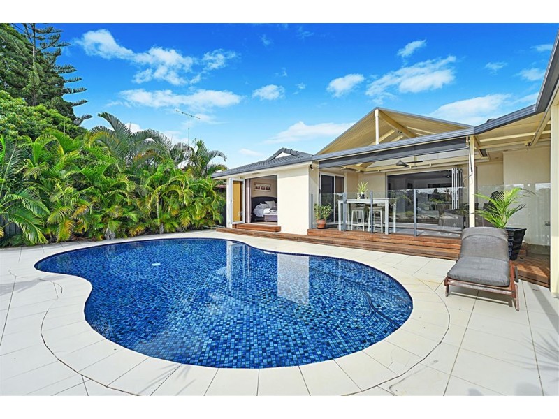 28 Cypress Drive, Broadbeach Waters QLD 4218