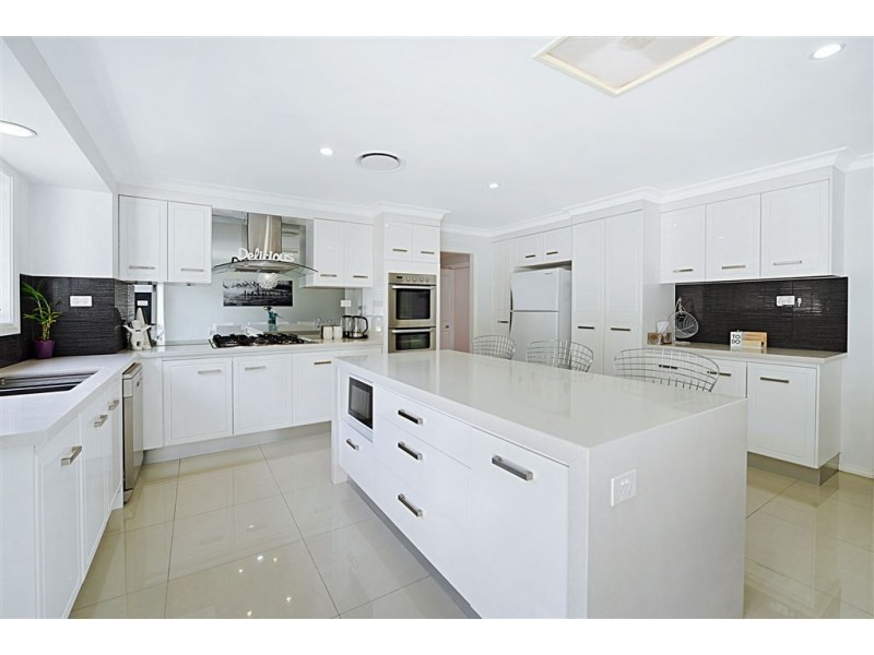 28 Cypress Drive, Broadbeach Waters QLD 4218