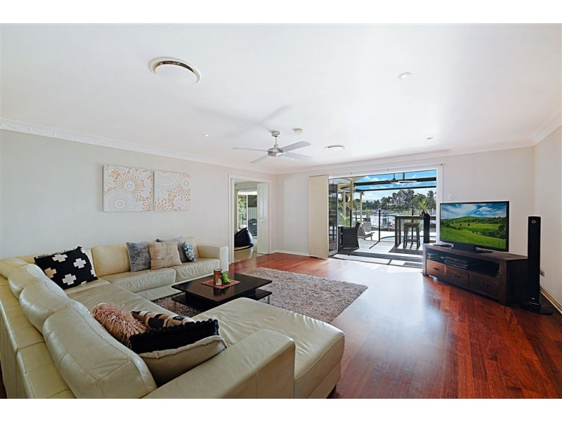 28 Cypress Drive, Broadbeach Waters QLD 4218