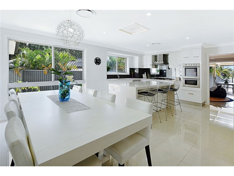 28 Cypress Drive, Broadbeach Waters QLD 4218