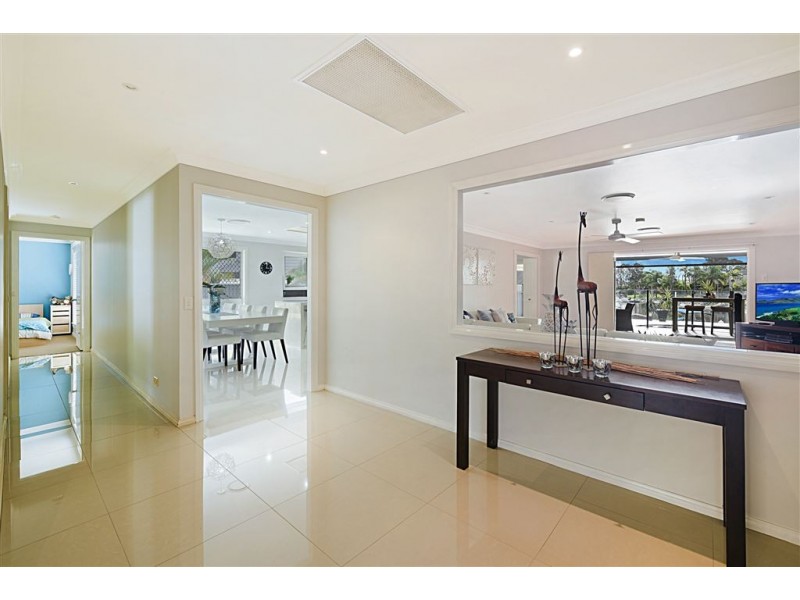 28 Cypress Drive, Broadbeach Waters QLD 4218