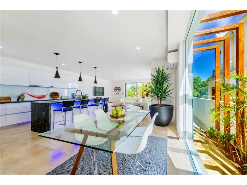 B/255 Stanhill Drive, Chevron Island QLD 4217