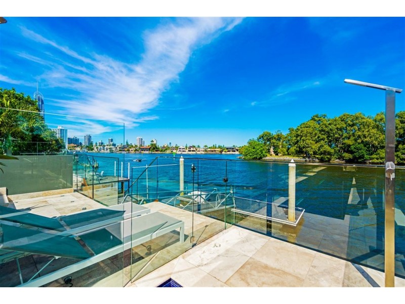 B/255 Stanhill Drive, Chevron Island QLD 4217