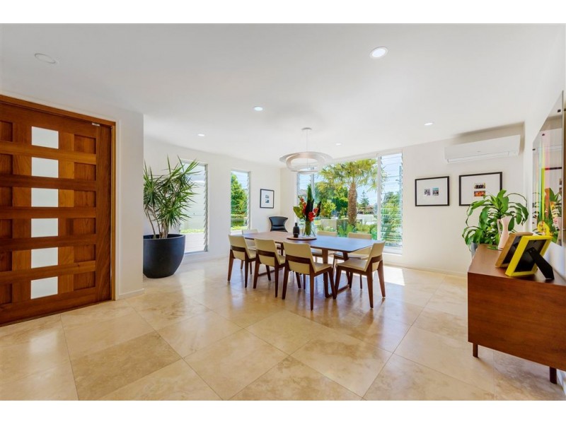 B/255 Stanhill Drive, Chevron Island QLD 4217