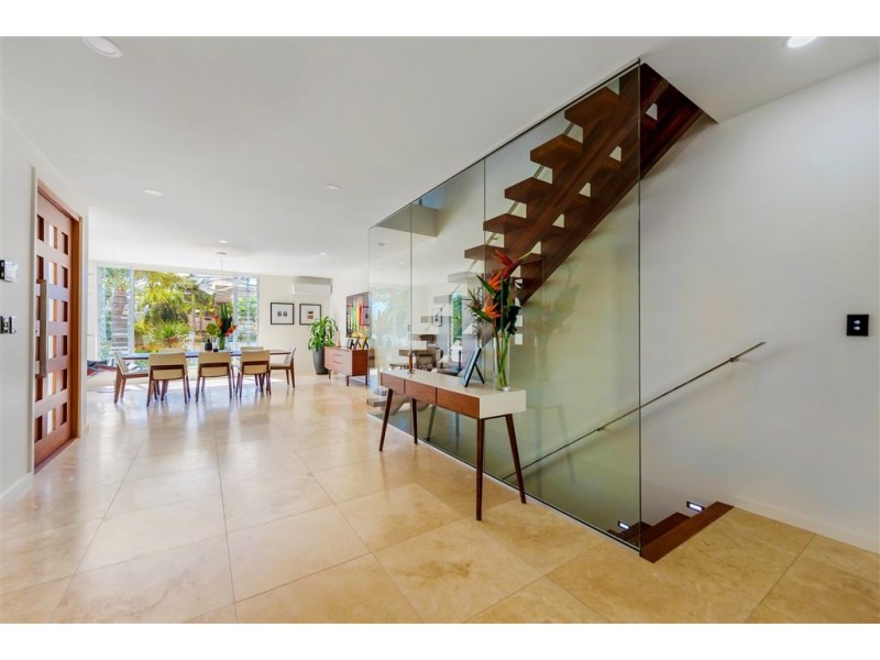 B/255 Stanhill Drive, Chevron Island QLD 4217