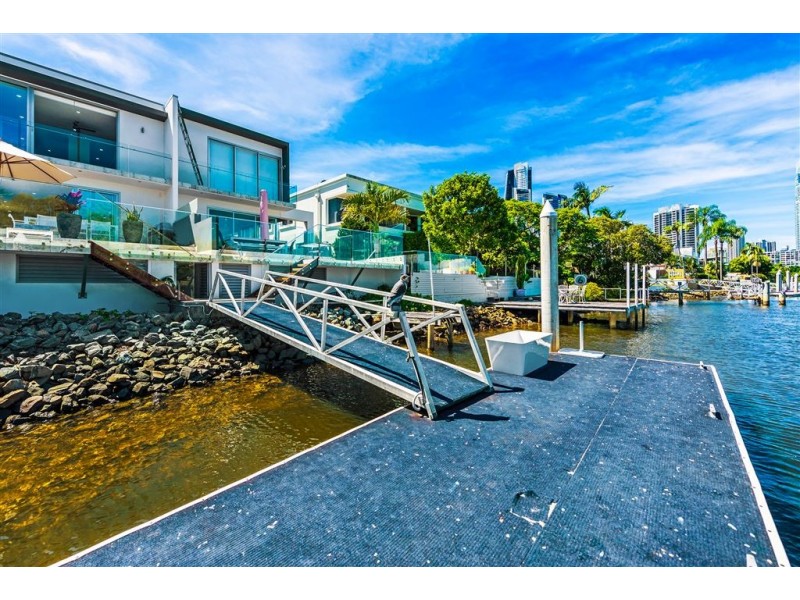B/255 Stanhill Drive, Chevron Island QLD 4217