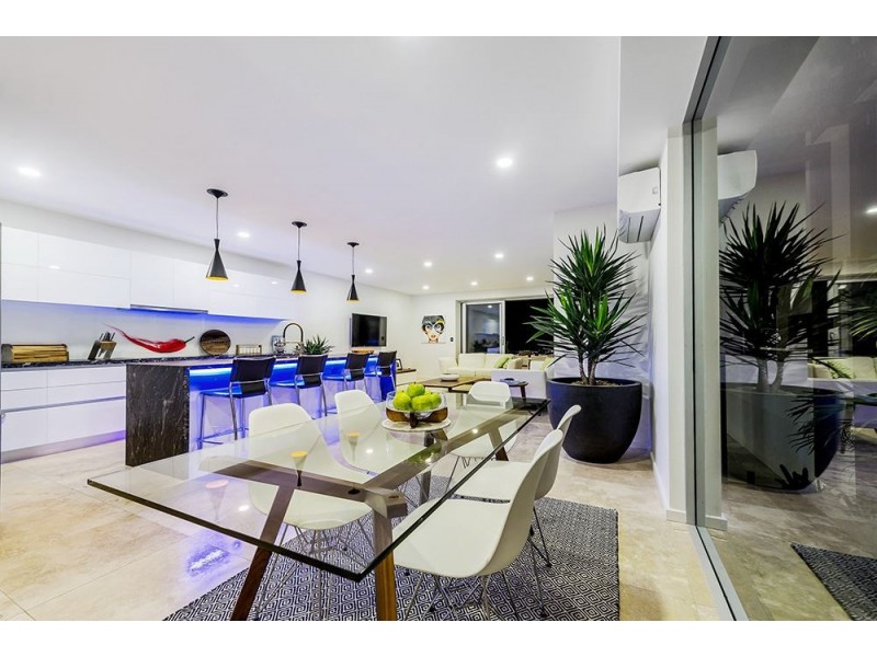 B/255 Stanhill Drive, Chevron Island QLD 4217
