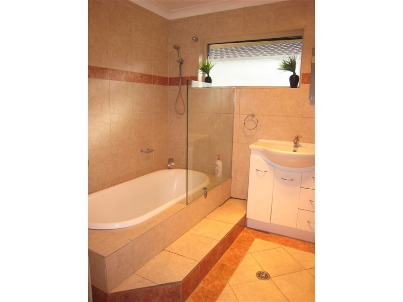 172 Monaco Street, Broadbeach Waters QLD 4218