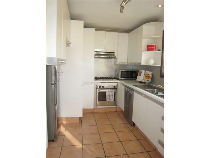 172 Monaco Street, Broadbeach Waters QLD 4218