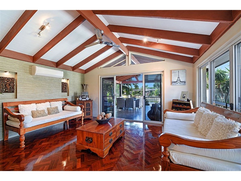 7 Huon Street, Broadbeach Waters QLD 4218