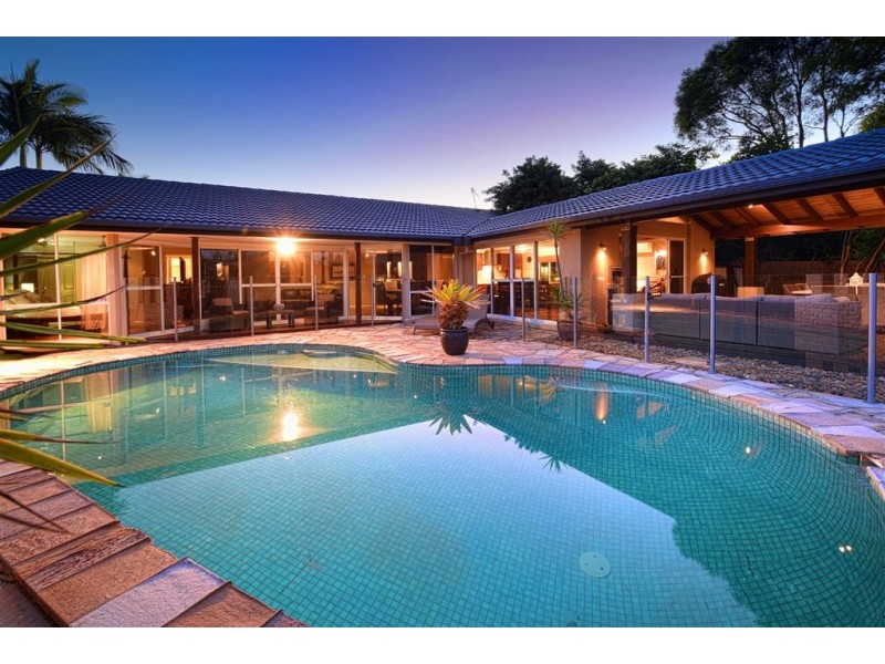 7 Huon Street, Broadbeach Waters QLD 4218