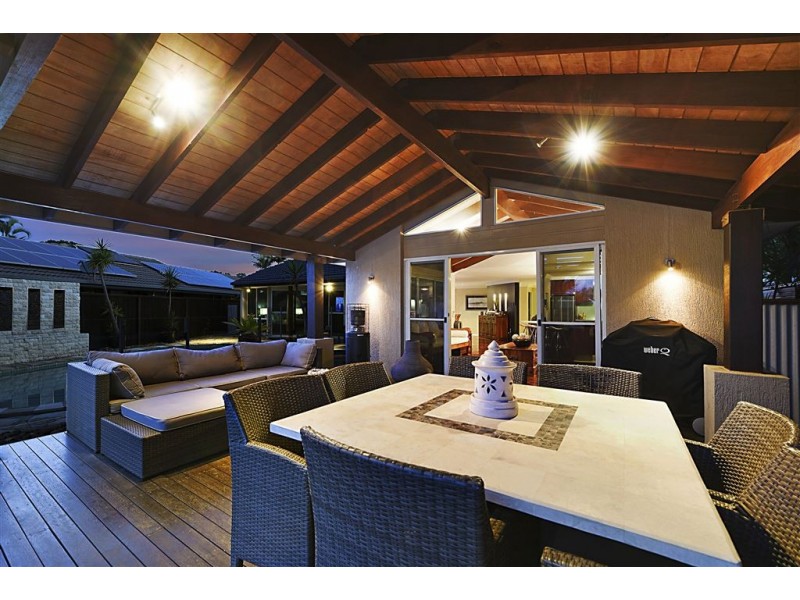 7 Huon Street, Broadbeach Waters QLD 4218