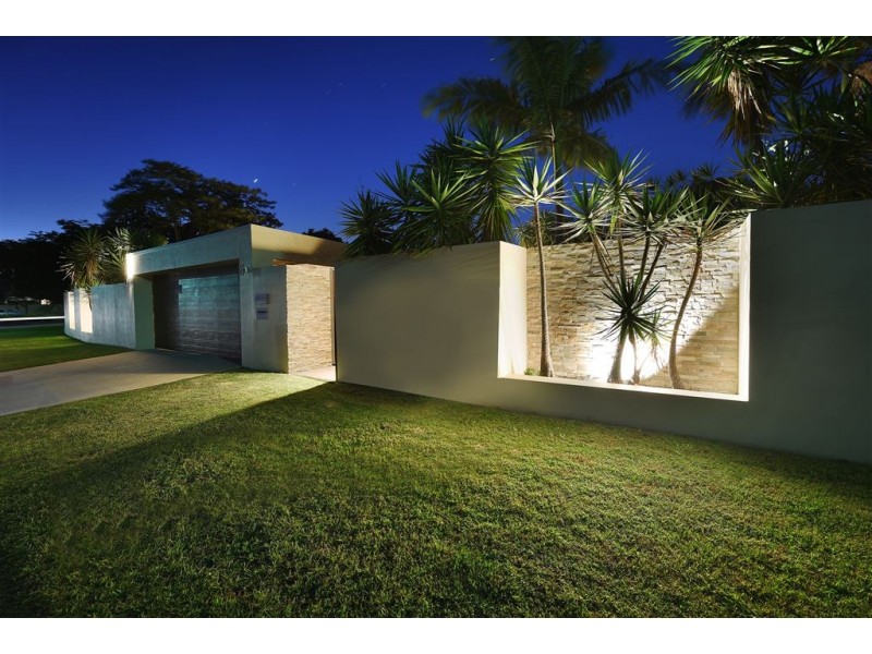 7 Huon Street, Broadbeach Waters QLD 4218