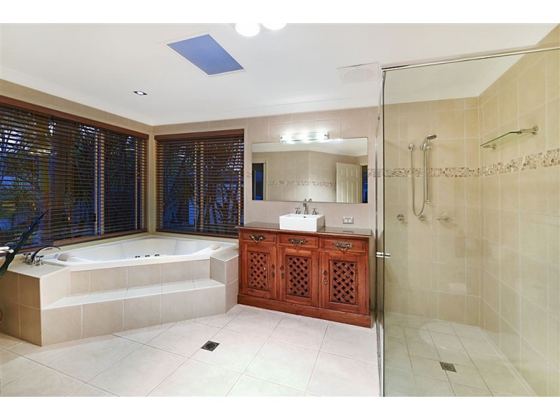 7 Huon Street, Broadbeach Waters QLD 4218