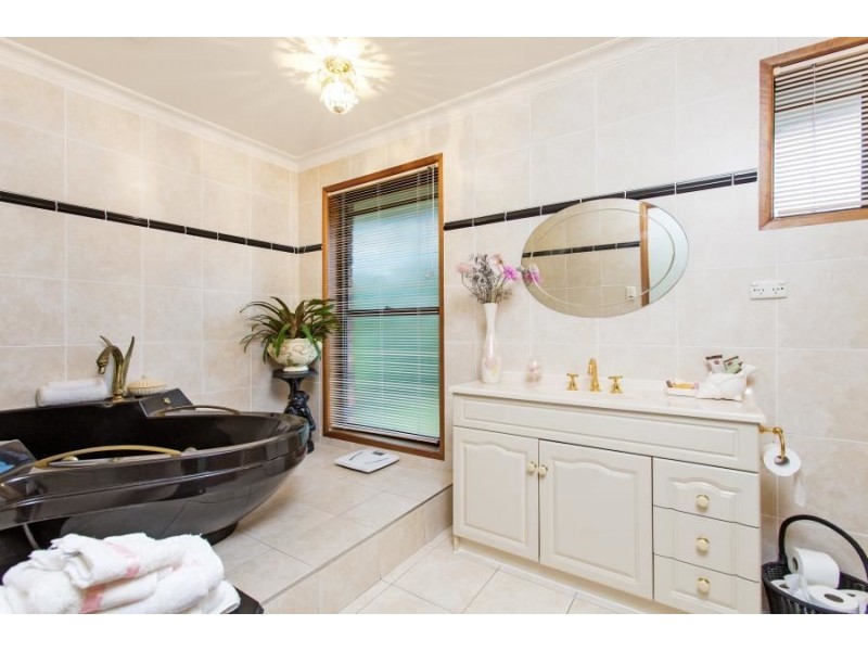 21 Nerang River Drive, Nerang QLD 4211