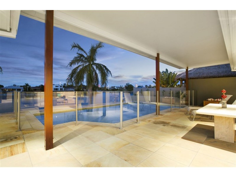 52 Waitomo Street, Broadbeach Waters QLD 4218