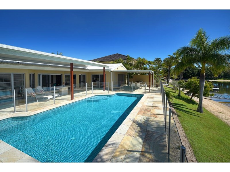52 Waitomo Street, Broadbeach Waters QLD 4218