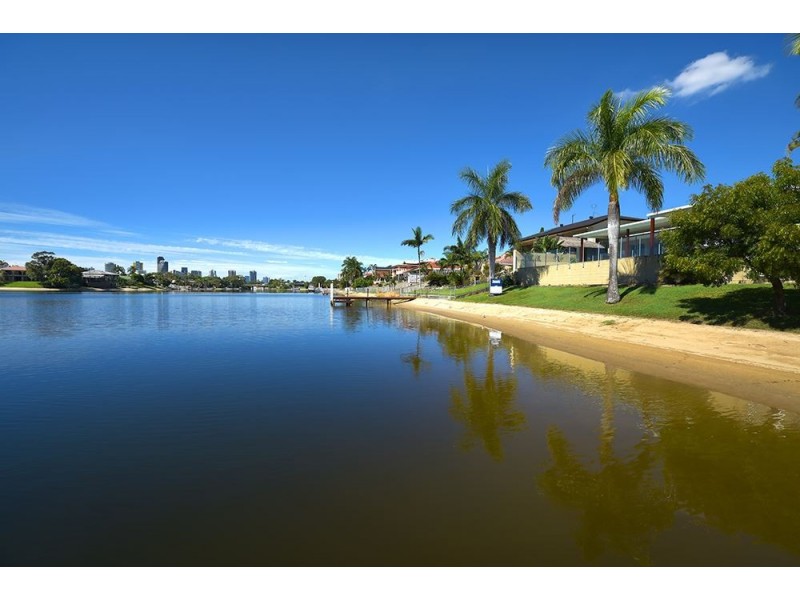 52 Waitomo Street, Broadbeach Waters QLD 4218