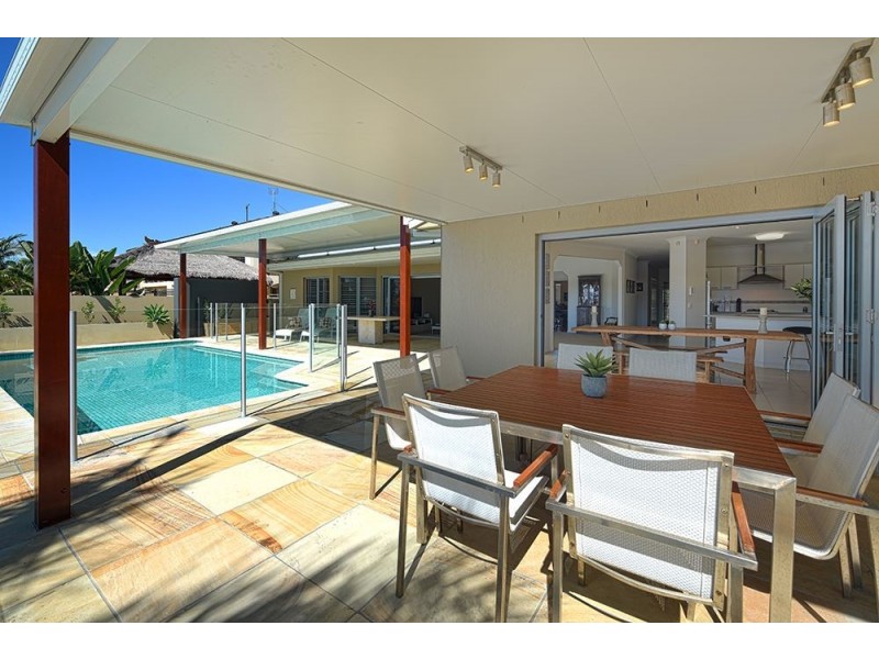 52 Waitomo Street, Broadbeach Waters QLD 4218